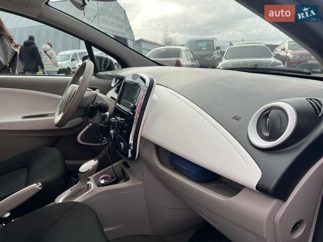 Синий Рено Зое, объемом двигателя 0 л и пробегом 55 тыс. км за 11490 $, фото 37 на Automoto.ua