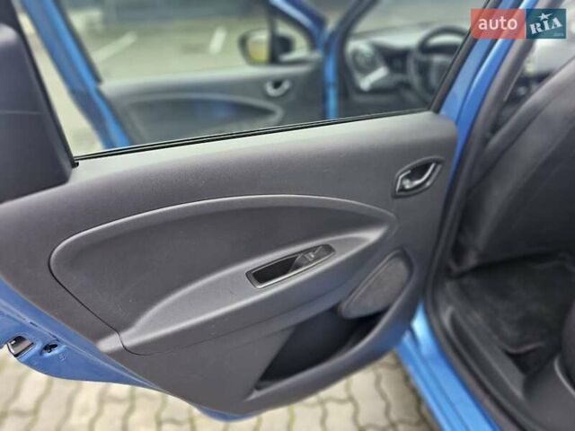 Синий Рено Зое, объемом двигателя 0 л и пробегом 206 тыс. км за 9400 $, фото 33 на Automoto.ua