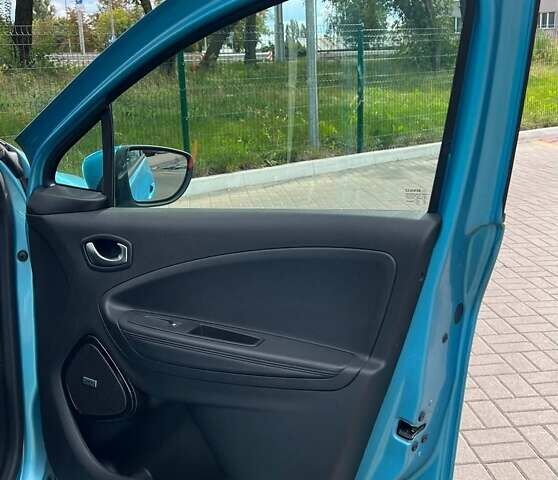 Синій Рено Зое, об'ємом двигуна 0 л та пробігом 104 тис. км за 12499 $, фото 3 на Automoto.ua