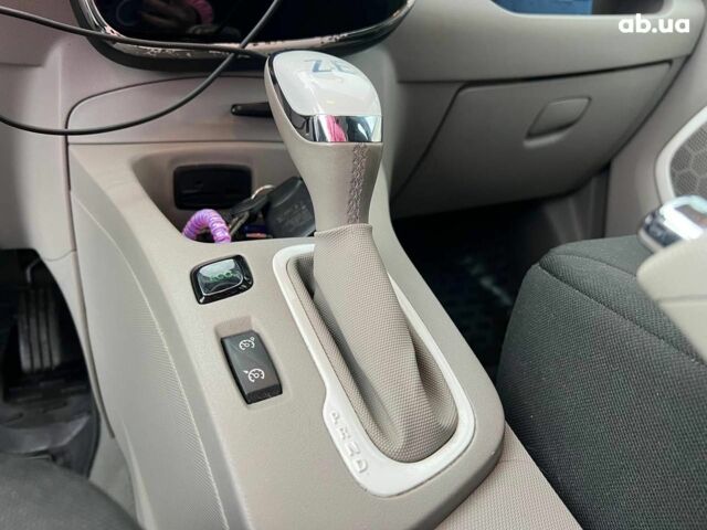 Синий Рено Зое, объемом двигателя 0 л и пробегом 55 тыс. км за 11490 $, фото 32 на Automoto.ua