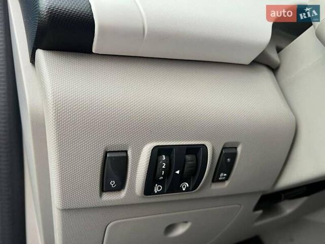 Синий Рено Зое, объемом двигателя 0 л и пробегом 55 тыс. км за 11490 $, фото 18 на Automoto.ua