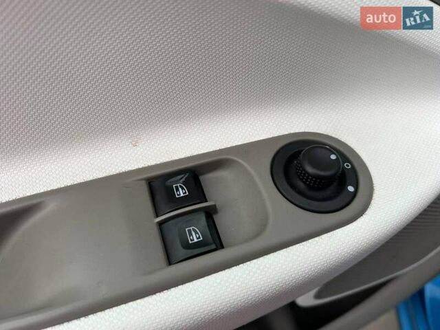 Синий Рено Зое, объемом двигателя 0 л и пробегом 55 тыс. км за 11490 $, фото 15 на Automoto.ua