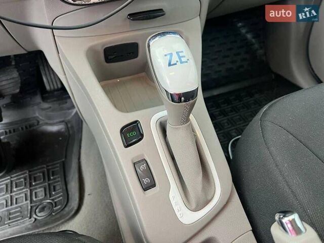 Синий Рено Зое, объемом двигателя 0 л и пробегом 55 тыс. км за 11490 $, фото 29 на Automoto.ua