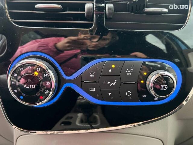 Синий Рено Зое, объемом двигателя 0 л и пробегом 55 тыс. км за 11490 $, фото 28 на Automoto.ua