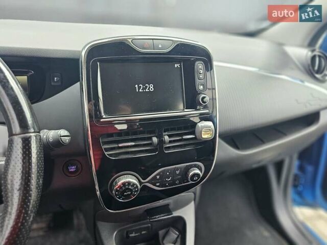 Синий Рено Зое, объемом двигателя 0 л и пробегом 206 тыс. км за 9400 $, фото 25 на Automoto.ua