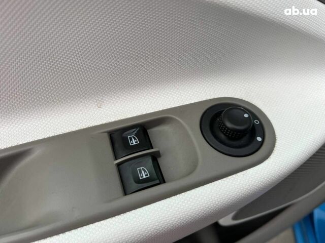 Синий Рено Зое, объемом двигателя 0 л и пробегом 55 тыс. км за 11490 $, фото 15 на Automoto.ua