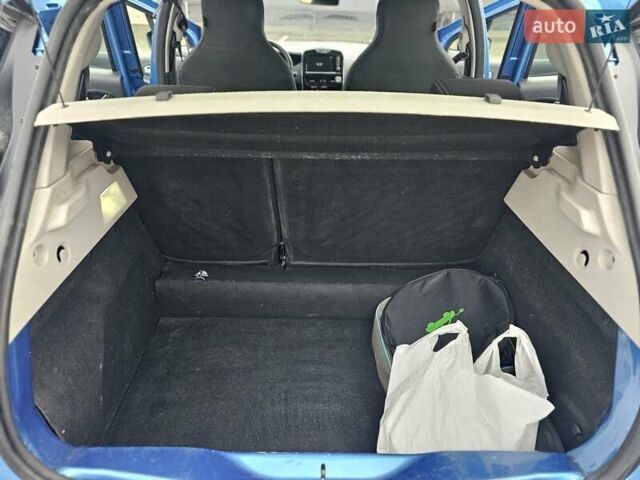 Синий Рено Зое, объемом двигателя 0 л и пробегом 206 тыс. км за 9400 $, фото 27 на Automoto.ua