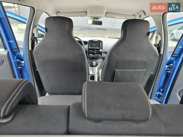 Синий Рено Зое, объемом двигателя 0 л и пробегом 206 тыс. км за 9400 $, фото 26 на Automoto.ua