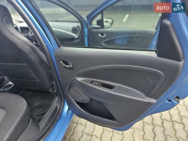 Синий Рено Зое, объемом двигателя 0 л и пробегом 206 тыс. км за 9400 $, фото 29 на Automoto.ua