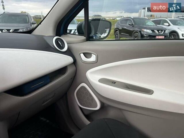 Синий Рено Зое, объемом двигателя 0 л и пробегом 55 тыс. км за 11490 $, фото 30 на Automoto.ua
