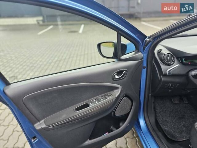 Синий Рено Зое, объемом двигателя 0 л и пробегом 206 тыс. км за 9400 $, фото 36 на Automoto.ua
