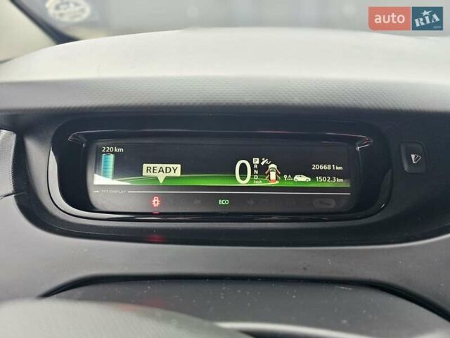 Синий Рено Зое, объемом двигателя 0 л и пробегом 206 тыс. км за 9400 $, фото 22 на Automoto.ua