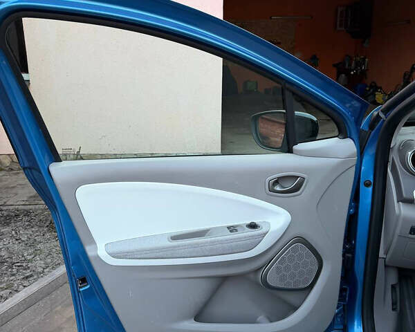 Синій Рено Зое, об'ємом двигуна 0 л та пробігом 100 тис. км за 10000 $, фото 3 на Automoto.ua