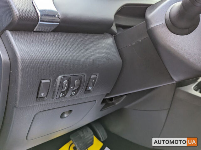 Синий Рено Зое, объемом двигателя 41 л и пробегом 48 тыс. км за 14000 $, фото 10 на Automoto.ua