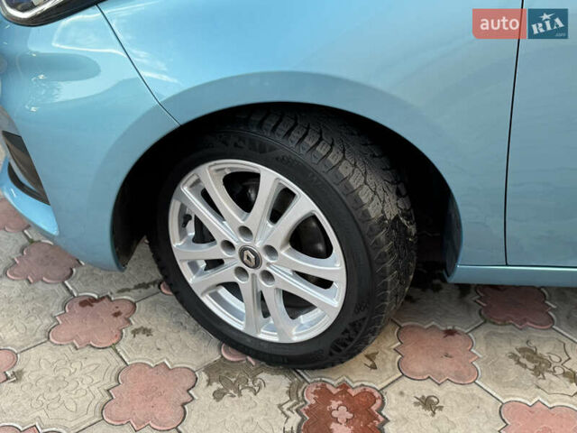 Синий Рено Зое, объемом двигателя 0 л и пробегом 87 тыс. км за 11499 $, фото 50 на Automoto.ua