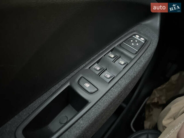 Синій Рено Зое, об'ємом двигуна 0 л та пробігом 90 тис. км за 12900 $, фото 19 на Automoto.ua