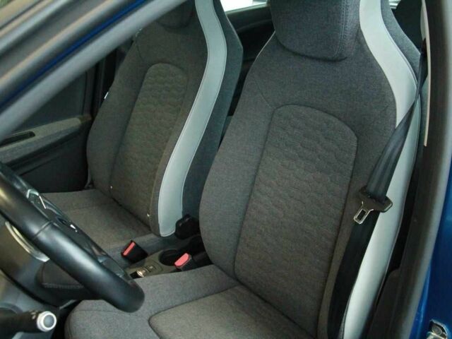 Синий Рено Зое, объемом двигателя 0 л и пробегом 55 тыс. км за 11200 $, фото 12 на Automoto.ua