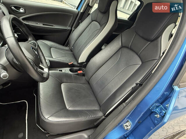 Синий Рено Зое, объемом двигателя 0 л и пробегом 75 тыс. км за 13300 $, фото 28 на Automoto.ua