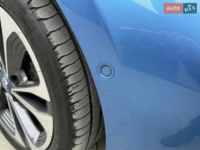 Синий Рено Зое, объемом двигателя 0 л и пробегом 75 тыс. км за 13300 $, фото 55 на Automoto.ua