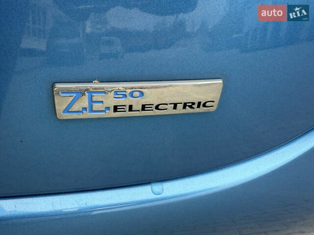 Синий Рено Зое, объемом двигателя 0 л и пробегом 75 тыс. км за 13300 $, фото 52 на Automoto.ua