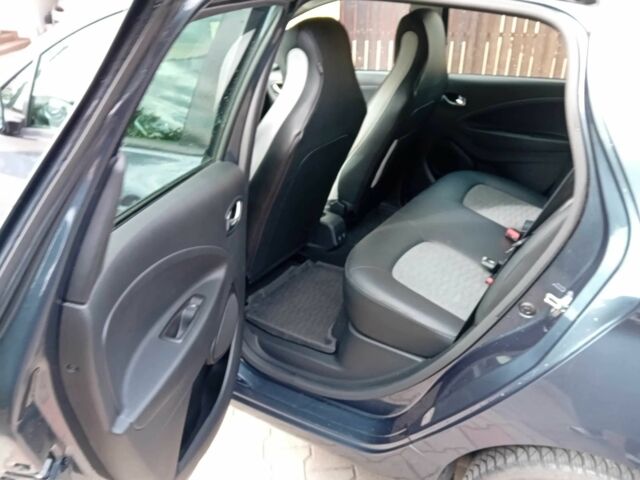 Синий Рено Зое, объемом двигателя 0 л и пробегом 60 тыс. км за 7500 $, фото 8 на Automoto.ua
