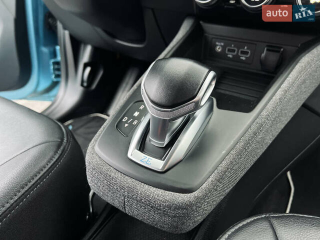 Синий Рено Зое, объемом двигателя 0 л и пробегом 91 тыс. км за 12200 $, фото 17 на Automoto.ua