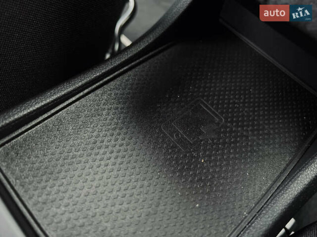 Синий Рено Зое, объемом двигателя 0 л и пробегом 91 тыс. км за 12200 $, фото 18 на Automoto.ua