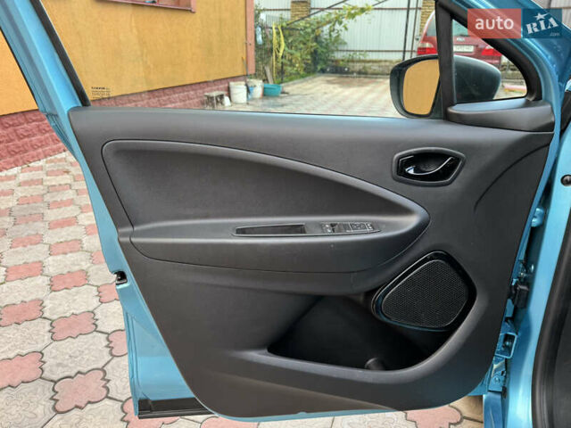 Синий Рено Зое, объемом двигателя 0 л и пробегом 87 тыс. км за 10999 $, фото 12 на Automoto.ua