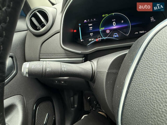 Синий Рено Зое, объемом двигателя 0 л и пробегом 75 тыс. км за 13300 $, фото 42 на Automoto.ua