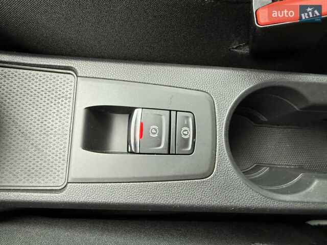 Синий Рено Зое, объемом двигателя 0 л и пробегом 75 тыс. км за 13300 $, фото 39 на Automoto.ua