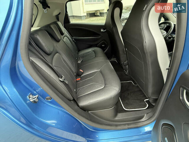 Синий Рено Зое, объемом двигателя 0 л и пробегом 75 тыс. км за 13300 $, фото 23 на Automoto.ua
