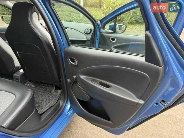 Синий Рено Зое, объемом двигателя 0 л и пробегом 120 тыс. км за 11500 $, фото 10 на Automoto.ua
