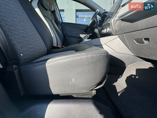 Рено Зое 2020 у Луцьку на Automoto.ua Синій Рено Зое, об'ємом двигуна 0 л та пробігом 38 тис. км за 14600 $, фото 24 на Automoto.ua