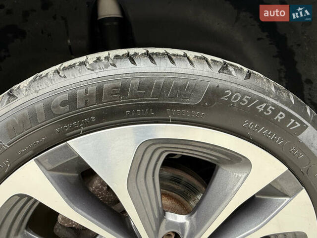 Синий Рено Зое, объемом двигателя 0 л и пробегом 75 тыс. км за 13300 $, фото 65 на Automoto.ua