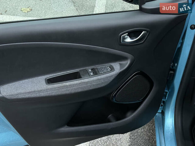 Синій Рено Зое, об'ємом двигуна 0 л та пробігом 39 тис. км за 13990 $, фото 18 на Automoto.ua
