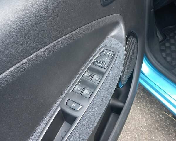 Синий Рено Зое, объемом двигателя 0 л и пробегом 88 тыс. км за 12711 $, фото 16 на Automoto.ua