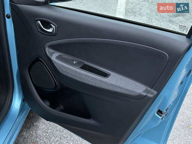 Синій Рено Зое, об'ємом двигуна 0 л та пробігом 39 тис. км за 13990 $, фото 33 на Automoto.ua