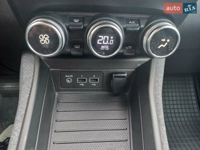 Синий Рено Зое, объемом двигателя 0 л и пробегом 88 тыс. км за 12711 $, фото 25 на Automoto.ua