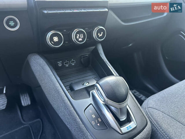 Синий Рено Зое, объемом двигателя 0 л и пробегом 50 тыс. км за 11700 $, фото 28 на Automoto.ua