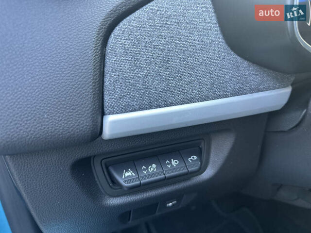 Синий Рено Зое, объемом двигателя 0 л и пробегом 50 тыс. км за 11700 $, фото 44 на Automoto.ua