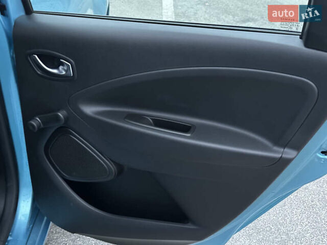Синій Рено Зое, об'ємом двигуна 0 л та пробігом 39 тис. км за 13990 $, фото 39 на Automoto.ua