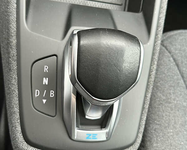 Синій Рено Зое, об'ємом двигуна 0 л та пробігом 47 тис. км за 12300 $, фото 27 на Automoto.ua