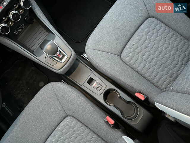 Синій Рено Зое, об'ємом двигуна 0 л та пробігом 39 тис. км за 13990 $, фото 12 на Automoto.ua