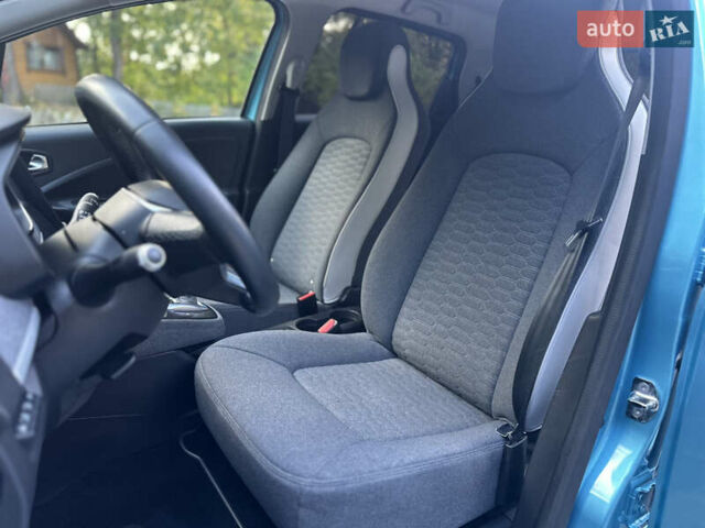 Синий Рено Зое, объемом двигателя 0 л и пробегом 50 тыс. км за 11700 $, фото 34 на Automoto.ua