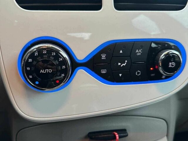 Помаранчевий Рено Зое, об'ємом двигуна 0 л та пробігом 41 тис. км за 8700 $, фото 23 на Automoto.ua