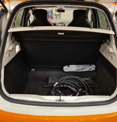 Оранжевый Рено Зое, объемом двигателя 0 л и пробегом 58 тыс. км за 11500 $, фото 22 на Automoto.ua