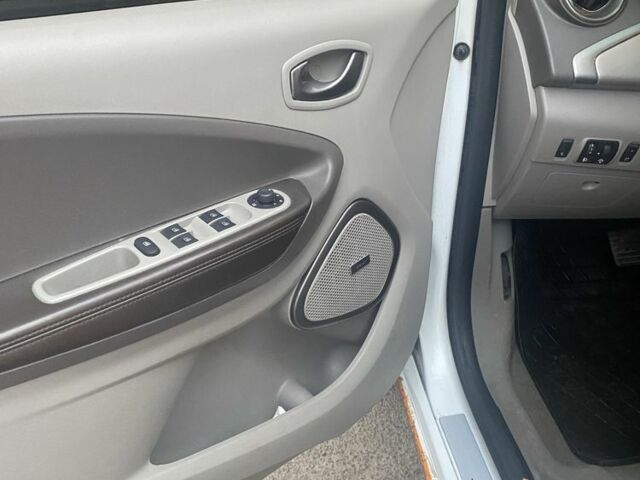 Помаранчевий Рено Зое, об'ємом двигуна 0 л та пробігом 188 тис. км за 9400 $, фото 2 на Automoto.ua