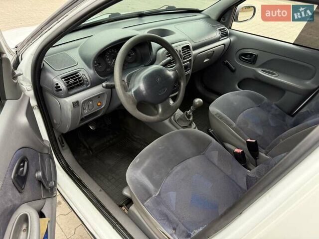 Белый Рено Clio Symbol, объемом двигателя 1.4 л и пробегом 350 тыс. км за 1850 $, фото 10 на Automoto.ua