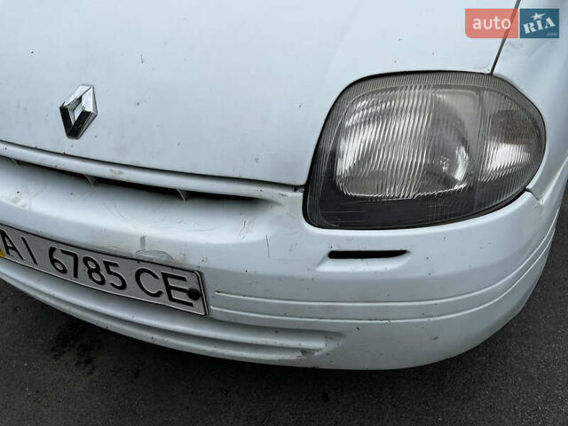 Белый Рено Clio Symbol, объемом двигателя 1.39 л и пробегом 335 тыс. км за 2300 $, фото 9 на Automoto.ua