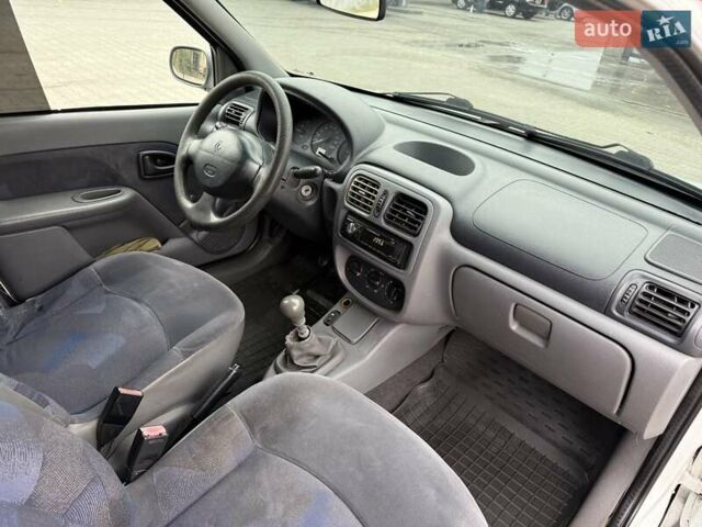 Белый Рено Clio Symbol, объемом двигателя 1.4 л и пробегом 350 тыс. км за 1850 $, фото 13 на Automoto.ua